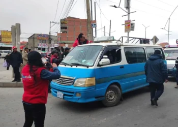 Funcionarios municipales realizan el control para evitar trameajes. FOTO: GAMEA
