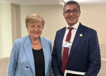 Kristalina Georgieva, directora del FMI, junto al ministro Gabriel Espinoza. Foto: José Gabriel Espinoza RRSS.