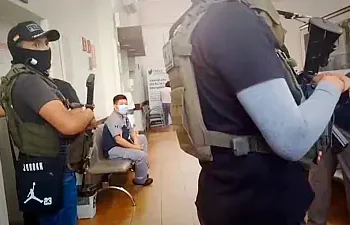 Policía reguarda la clínica privada en Santa Cruz, tras internación de exdiputada Laura Rojas. (Foto: RRSS)