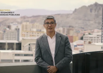 El ministro Gabriel Espinoza aclara varias dudas. Foto: Ministerio de Economía.