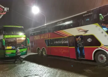 Los viajes desde la Terminal de Cochabamba están habilitados. FOTO: ABI