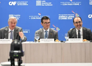 El presidente Rodrigo Paz junto a José Antonio Kast, mandatario electo de Chile, y Sergio Díaz-Granados, presidente  de la CAF. Foto: RRSS Rodrigo Paz.