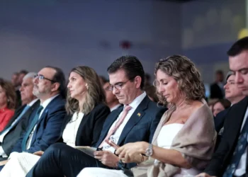 Según la normativa actual, Paz puede emitir decretos desde el exterior. Foto: Rodrigo Paz Pereira.