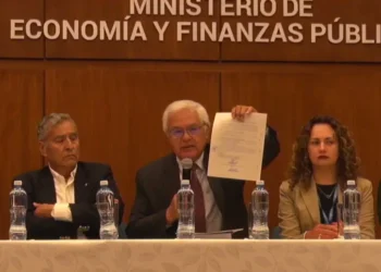 El acuerdo entre los prestatarios y la banca privada sobre el diferimiento de créditos. Foto: Ministerio de Economía.