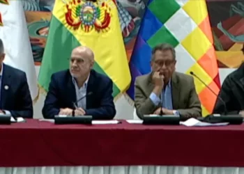 Ministros de Estado en el inicio del diálogo con la COB.
Captura RRSS