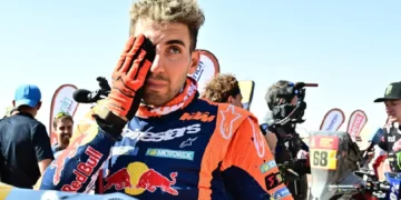 El piloto argentino Luciano Benavides tras la novena etapa del Rally Dakar. (FOTO: AFP)