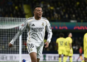 El delantero del Real Madrid Kylian Mbappé celebra un gol ante el Villarreal. (FOTO: AFP)