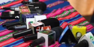 Micrófonos de los medios nacionales. (Foto: ANPB)