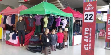 Productores instalarán una feria en el Distrito 6 de El Alto donde ofrecerán ropa escolar. FOTO: GAMEA