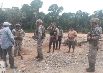 Efectivos de la Armada Boliviana intervienen en un campamento en el Parque Nacional Madidi. (Foto: Ministerio de Defensa)