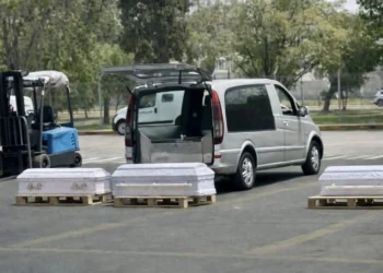 Los cuerpos de las cuatro menores arribaron al país. FOTO: Cancillería