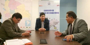 Sesión de la Comisión de Política Internacional, a la cabeza del senador Nicanor Cochi. (Foto: Senado)