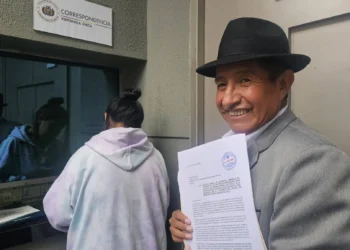 El exdiputado Rafael Quispe presenta su carta a la Presidencia.  (Foto: Rafael Quispe)