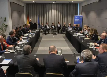 El ministro de Gobierno, Marco Antonio Oviedo y los representantes de la Unión Europea. (Foto: Ministerio de Gobierno)