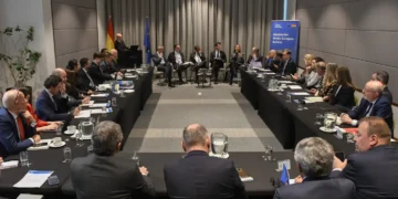 El ministro de Gobierno, Marco Antonio Oviedo y los representantes de la Unión Europea. (Foto: Ministerio de Gobierno)