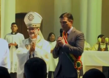 El presidente Rodrigo Participa de la homilía en Oruro por los 245 años de gesta libertaria. (Foto: Captura Bolivia TV)