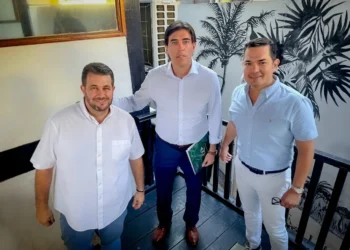 El ministro Mauricio Zamora se reunió con la CAO. Foto: Ministerio de Obras Públicas.