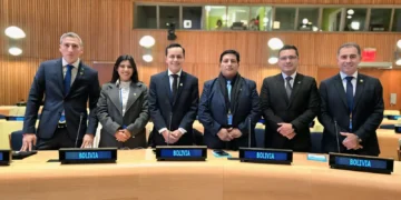 La delegación boliviana junto al representante supraestatal Bastian Giesse Rougcher. (Foto: Supraestatales Bolivia)
