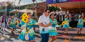 El alcalde de Cochabamba, Manfred Reyes Villa, en el Corso de Corsos. FOTO: GAMC