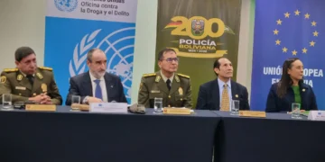 El subcomandante general general Juan Román Peña presenta el sistema de denuncias contra la corrupción. (Foto: Ministerio de Gobierno)
