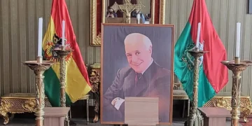 La Alcaldía de La Paz instaló una capilla ardiente en el Teatro Municipal. FOTO: Noticias Primera Línea