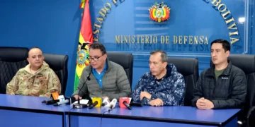 El ministro de Defensa, Marcelo Salinas, brinda una conferencia de prensa. (Foto: Defensa)