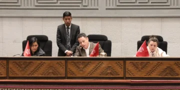 El presidente nato de la Asamblea, Edmand Lara, participa de la interpelación del ministro de Hidrocarburos. (Foto: Vicepresidencia)