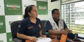 Conferencia de prensa de autoridades de Salud de la Alcaldía cruceña. FOTO: GAMSC