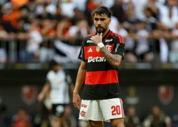 Lucas Paquetá reapareció en el Flamengo en la final de la Supercopa de Brasil ante el Corinthians, en el estadio Mané Garrincha. (FOTO: AFP)