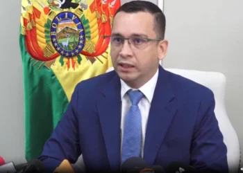 El presidente del TSJ, Romer Saucedo, brinda una conferencia de prensa.