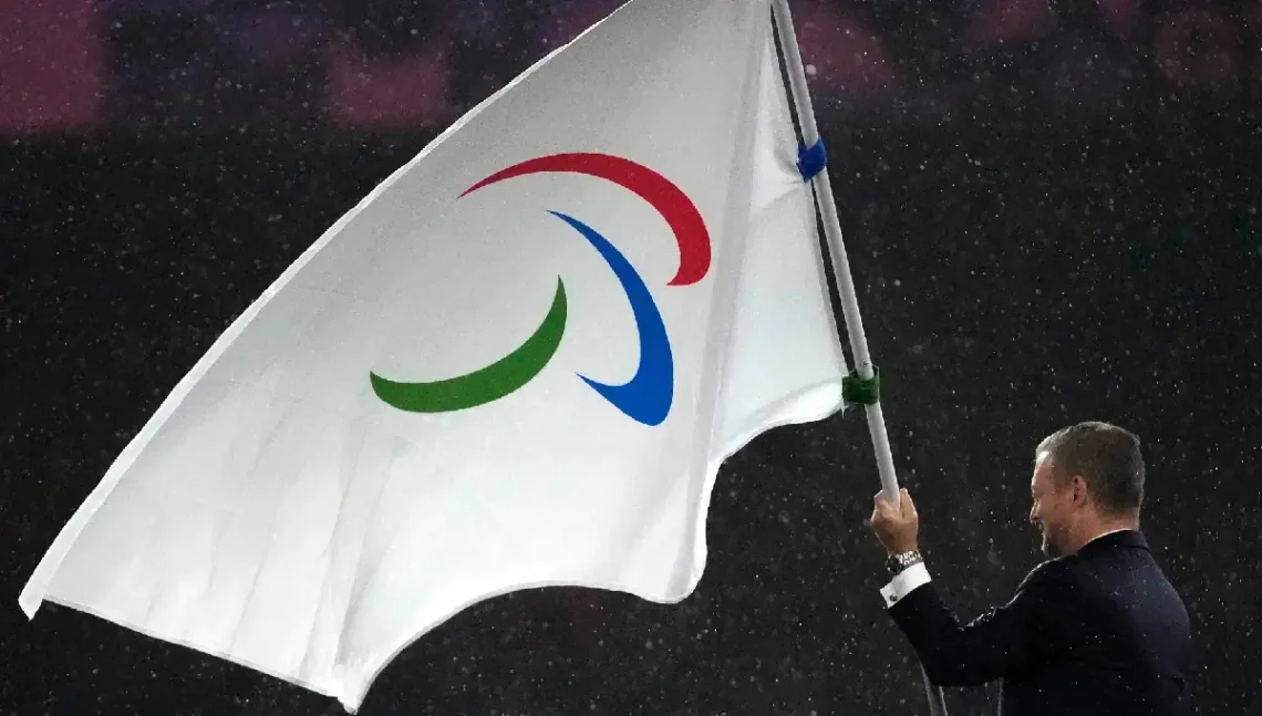 El presidente del Comité Paralímpico Internacional, Andrew Parsons, durante la ceremonia de clausura de los Juegos Paralímpicos de 2024. (FOTO: AFP)