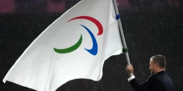 El presidente del Comité Paralímpico Internacional, Andrew Parsons, durante la ceremonia de clausura de los Juegos Paralímpicos de 2024. (FOTO: AFP)