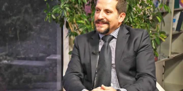 Ejecutivo ferroviario durante entrevista sobre integración ferroviaria y corredor bioceánico en Bolivia