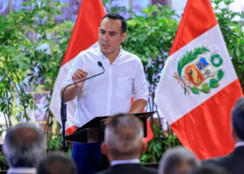 El presidente destituido, José Jerí, durante un mitin