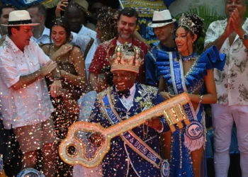 El rey Momo recibe oficialmente la llave que da inicio al Carnaval de Río de Janeiro
