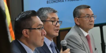 Autoridades del Ministerio de Economía se refieren al PGE. Foto: APG.