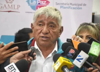 El alcalde de La Paz, Iván Arias, en conferencia de prensa. FOTO: GAMLP