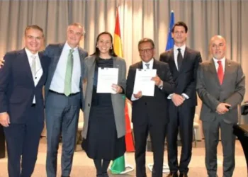 El ministro de Gobierno,  Marco Antonio Oviedo y los representantes de la Unión Europea y Unodc. (Ministerio de Gobierno)