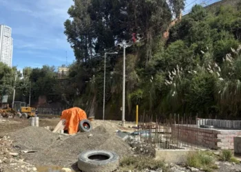 Las obras en la Avenida del Poeta sufren retrasos debido a las lluvias. FOTO: GAMLP