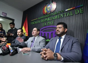 El fiscal general del Estado, Roger Mariaca, brinda una conferencia de prensa (Foto: APG)