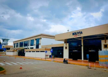 Los aeropuertos de Oruro y Tarija recibirán vuelos internacionales por siete días. FOTO: Ministerio de Obras Públicas