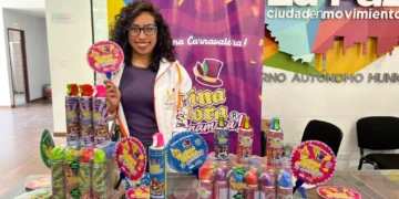 La Alcaldía de La Paz presentó las siete marcas de espumas de Carnaval para su venta. FOTO: GAMLP