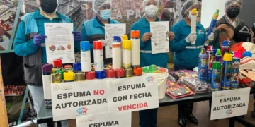 Solo siete marcas de espumas de carnaval están autorizadas para su venta. FOTO: GAMLP