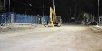 Obreros trabajan a contrarreloj para concluir dos avenidas en La Paz. FOTO: GAMLP