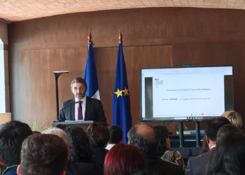 El embajador de Francia en Bolivia, Olivier Fontan, informó sobre el programa regional contra la desinformación. (Foto: La Razón)