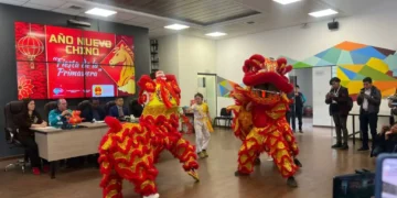 Presentación del desfile para celebrar el Año Nuevo Chino. FOTO: GAMLP