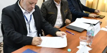 Representantes de Naabol e Ibnorca tras la acreditación del ISO 9001:2015. (Foto: Naabol)
