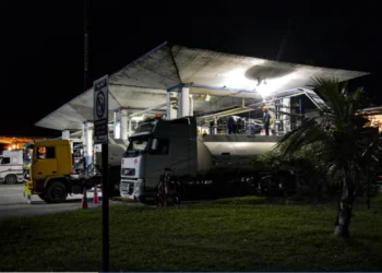 Un verificativo de la ANH para controlar la calidad del combustible. Foto: ANH.