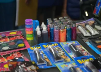 La Alcaldía de La Paz advirtió sobre el peligro en productos chinos que son ofrecidos en mercados. FOTO: GAMLP
