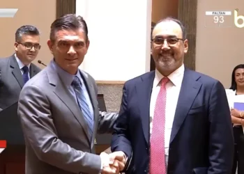 Rodrigo Paz y Sergio Díaz-Granados, presidente de la CAF. Foto: Captura BTV.